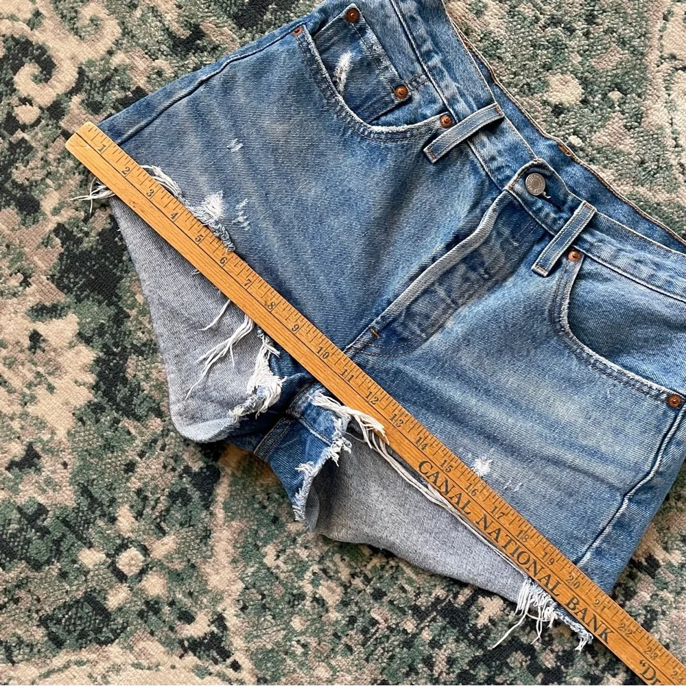 Levi’s 501 Levi Strauss Cut Off Button Fly Blue Jean Denim Shorts Distressed - Picture 10 of 14